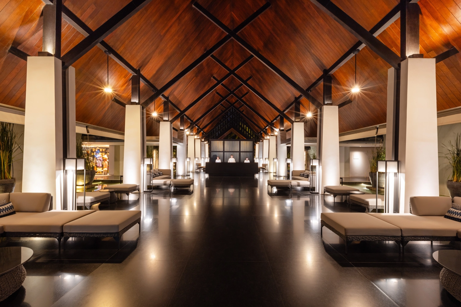 Lobby & Lounge